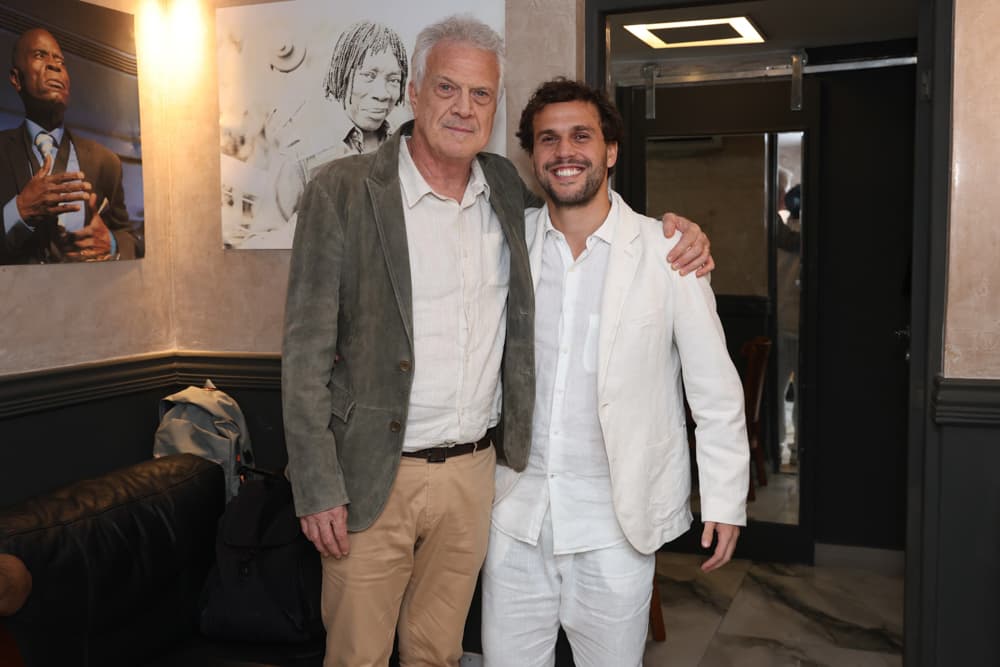 Filho de Pedro Bial, Theo Bial lança álbum com músicas de Chico Buarque